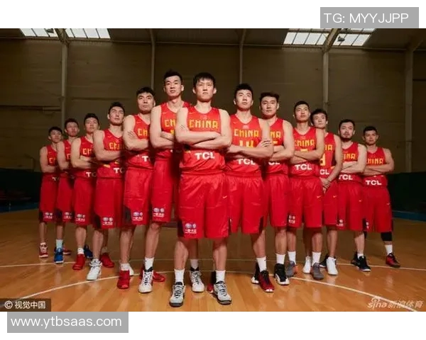 中国男篮迎战马其顿队全力争胜展现实力与团队精神